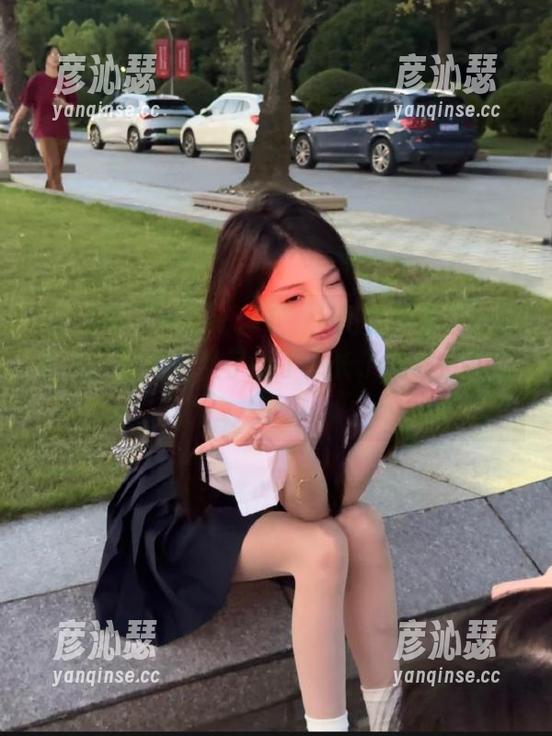 在“www..51”上用免费瓜填饱好奇心，结果是肚子饿了又长了几根白头发！
