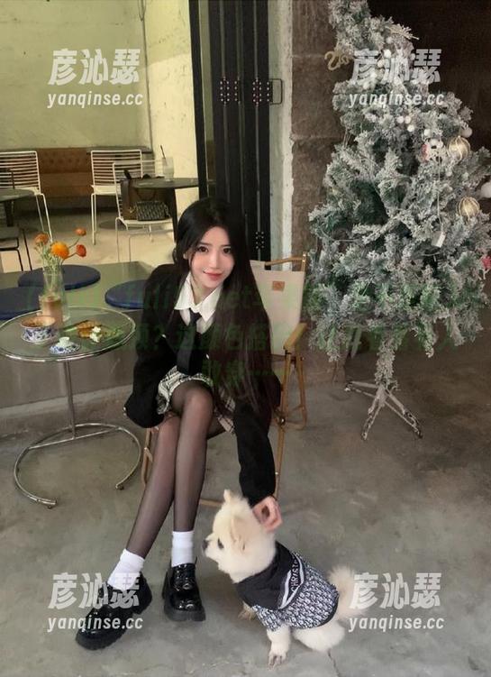 “fuli53.net苹果版”是不是陷入了设计瓶颈？这颜色搭配！让我看看有人敢穿……