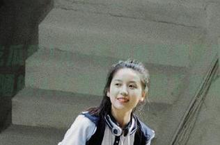 九一吃瓜群视频推荐：真的是丑陋的人在丑陋的瓜田下跳舞嘛…