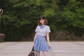 五一吃瓜的免费版，真是无比自信，内容少得可怜！