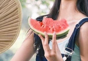 五一吃瓜官网更新：最新“菊花文学”横空出世，果汁满满，能喝吗？