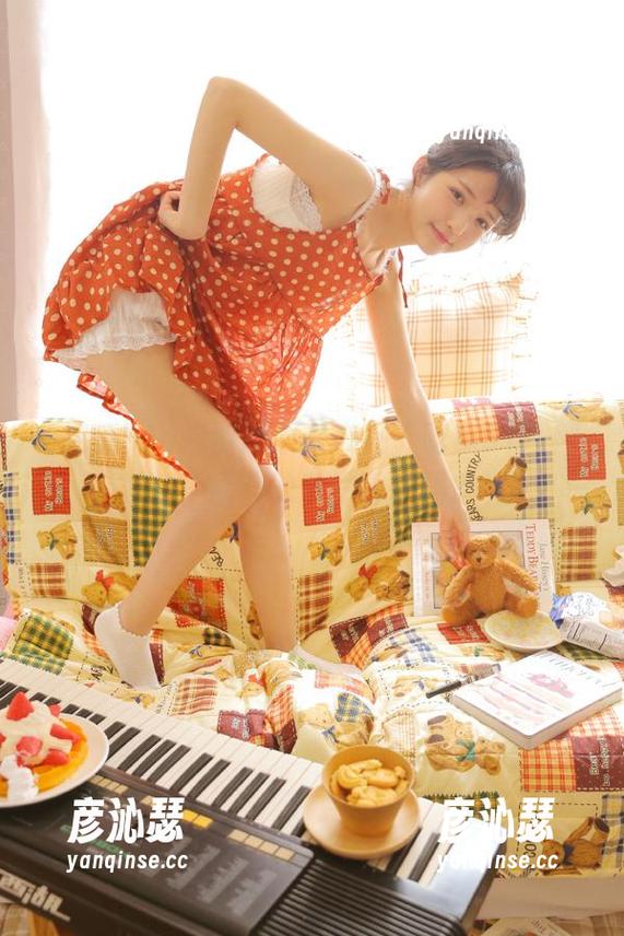 吃瓜51 你能想象夸克在“吃瓜51”网站上展开的奇妙冒险吗?