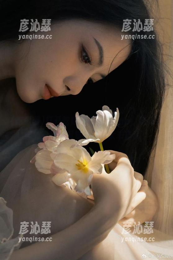 打开吃瓜网的视频app，花花绿绿的，看得我觉得生活太丰富了！
