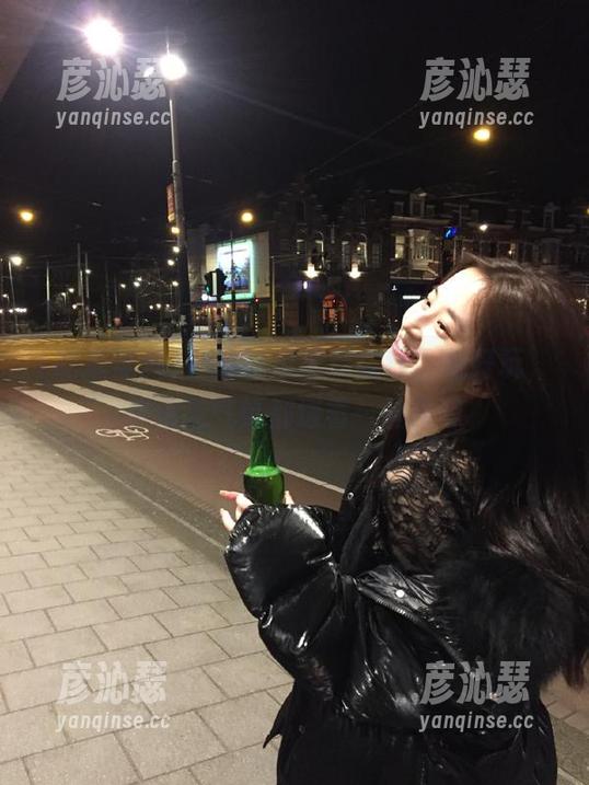 登录吃瓜黑料在线，贼好玩，仿佛连气氛都透着一丝暧昧
