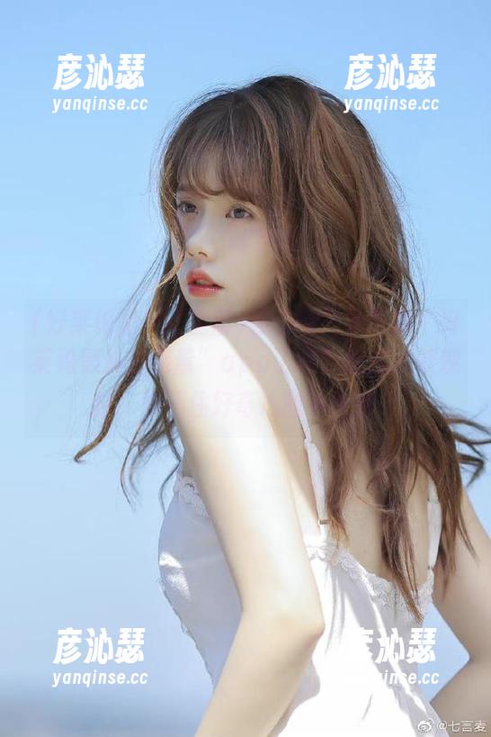 你们都开始下载“好莱坞黑料正能量”app了吗？我就默默观看，禁不住好奇心的小火苗…