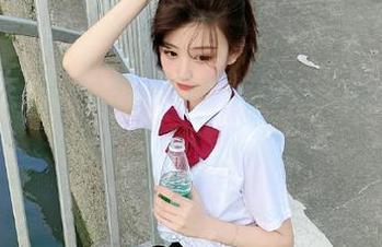 黑料社区的ios版，第一页就开启了脑洞大开模式！